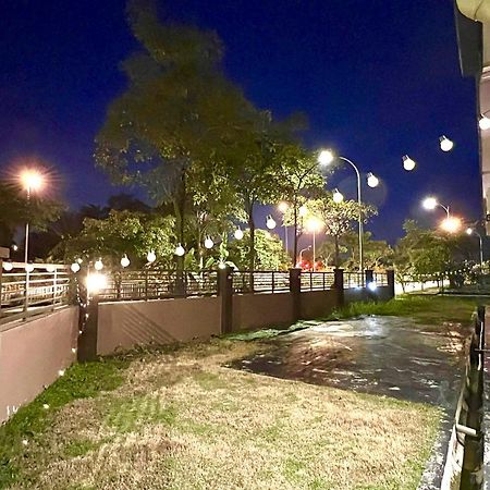 Quayside Cove Homestay - Corner House, Shah Alam Rimbayu Netflix Syok Tv Bbq Bagian luar foto
