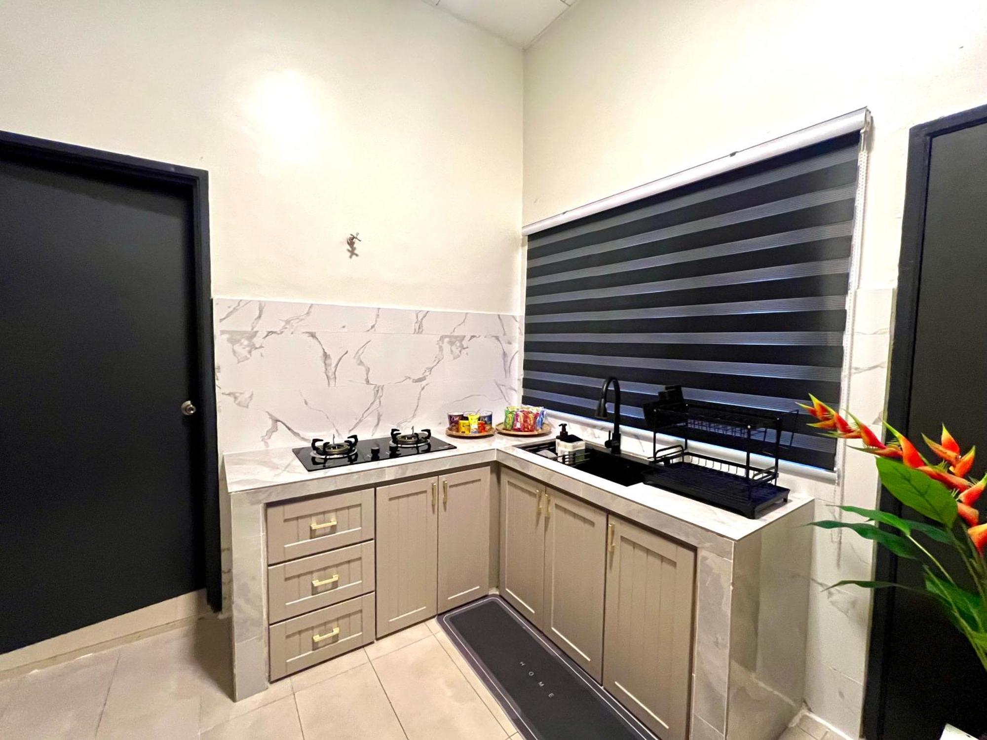 Quayside Cove Homestay - Corner House, Shah Alam Rimbayu Netflix Syok Tv Bbq Bagian luar foto