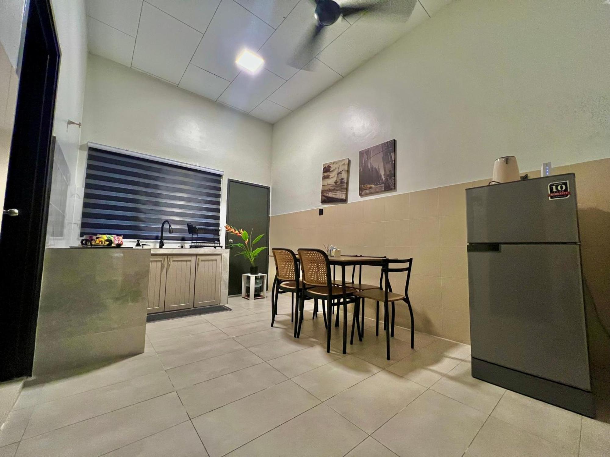 Quayside Cove Homestay - Corner House, Shah Alam Rimbayu Netflix Syok Tv Bbq Bagian luar foto