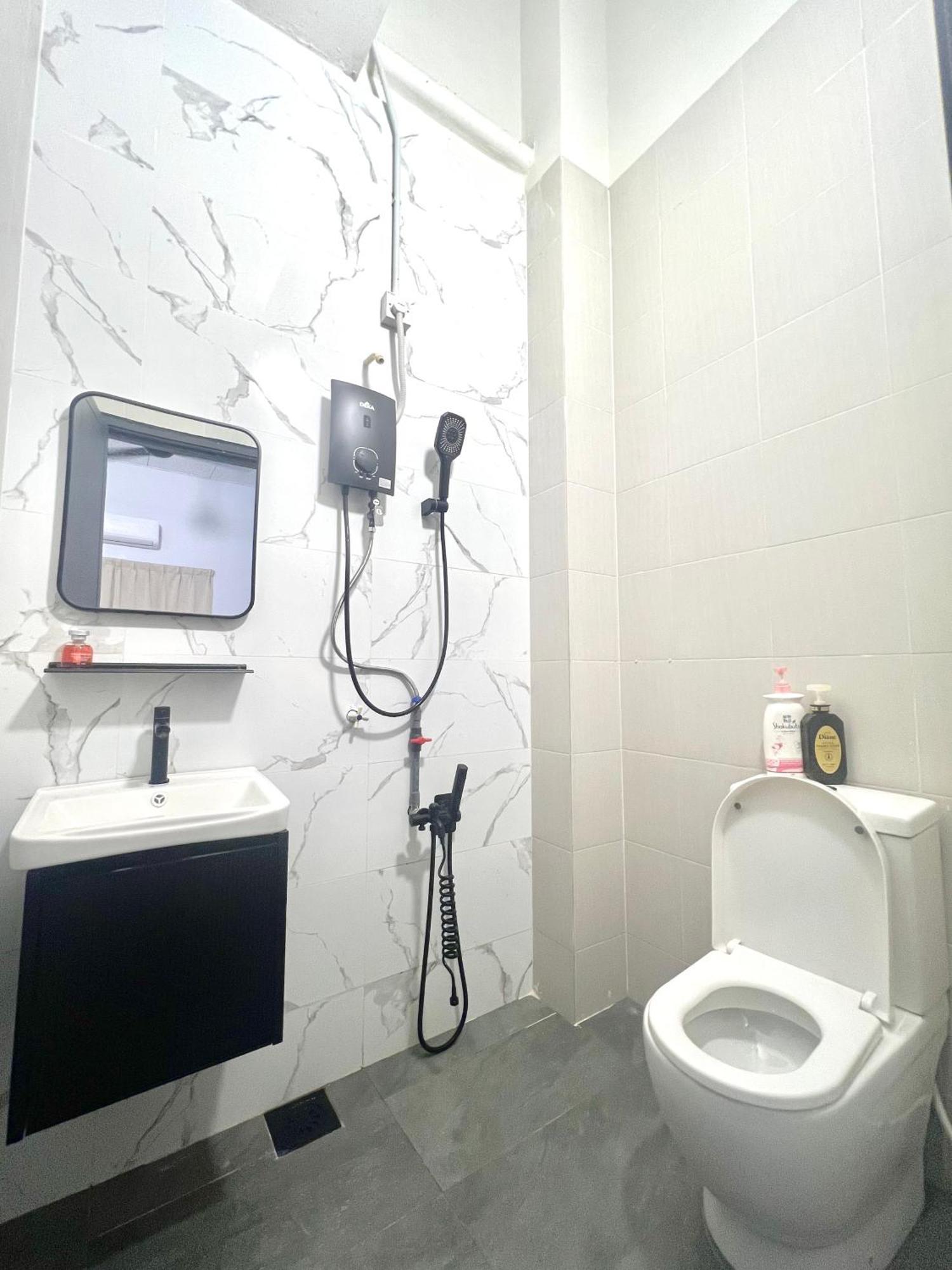 Quayside Cove Homestay - Corner House, Shah Alam Rimbayu Netflix Syok Tv Bbq Bagian luar foto